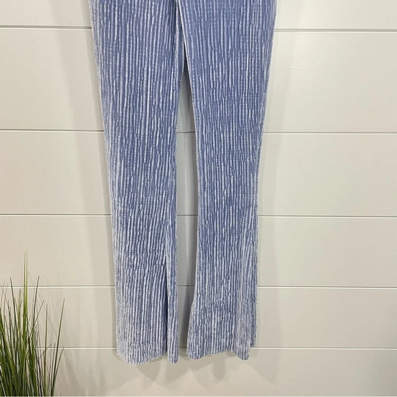 Urban Outfitters Rosie Velvet Plisse Flare Pants Size Small - Picture 5 of 10